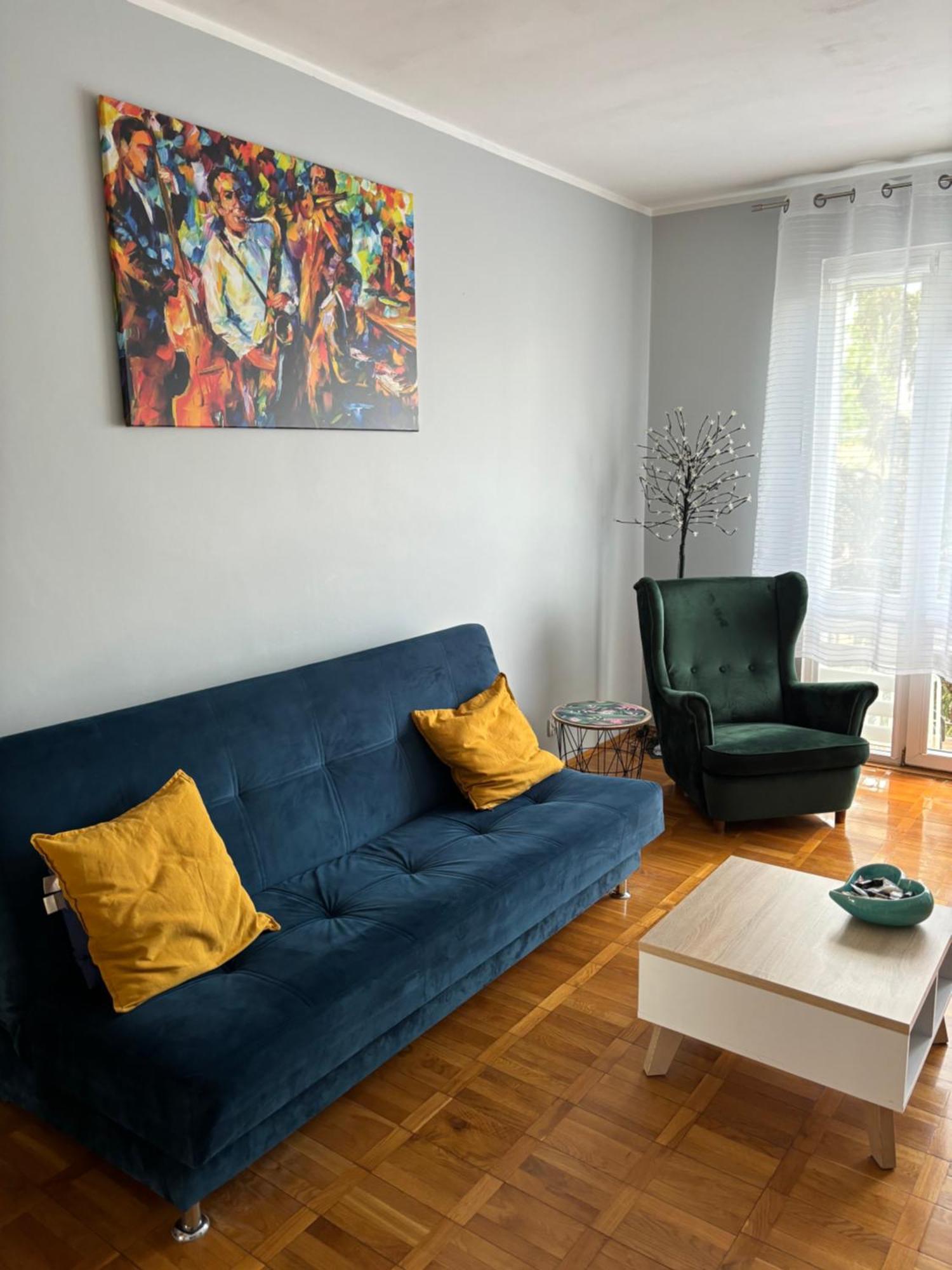 Apartament 18 *